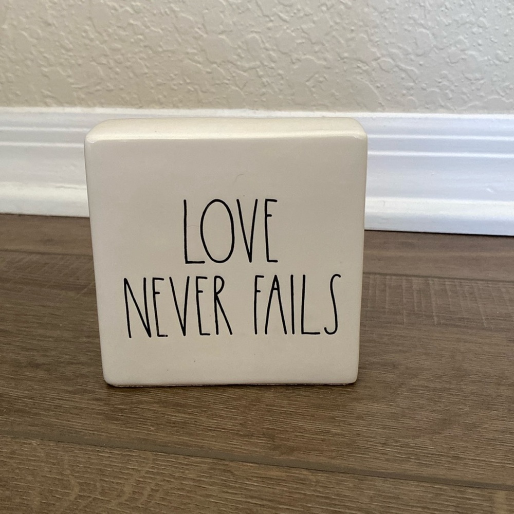 Rae Dunn decoration